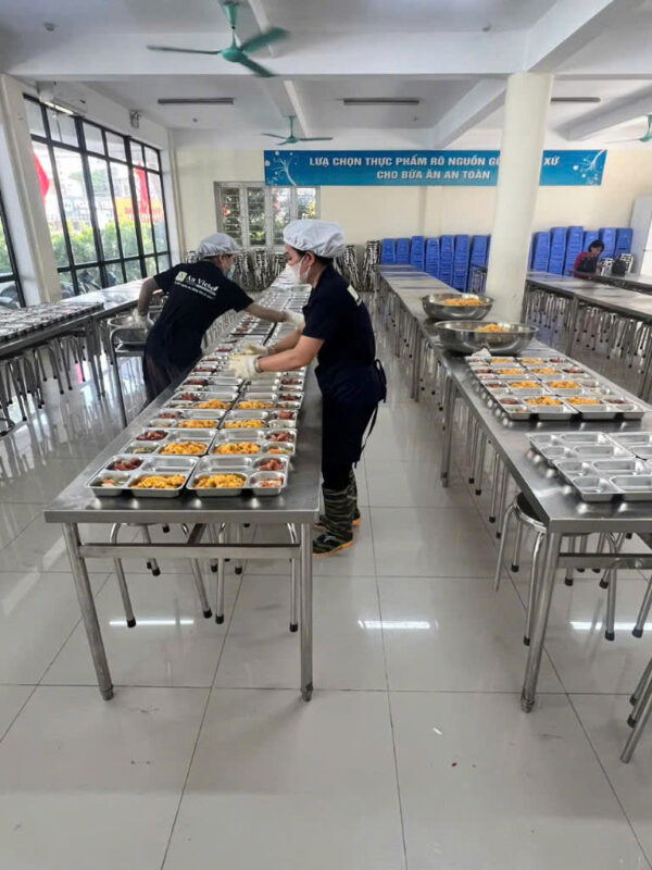 Cung cấp suất ăn công nghiệp 3 z6697096931526 26220e4f3ed0f2157ba73c25ce35fd5a